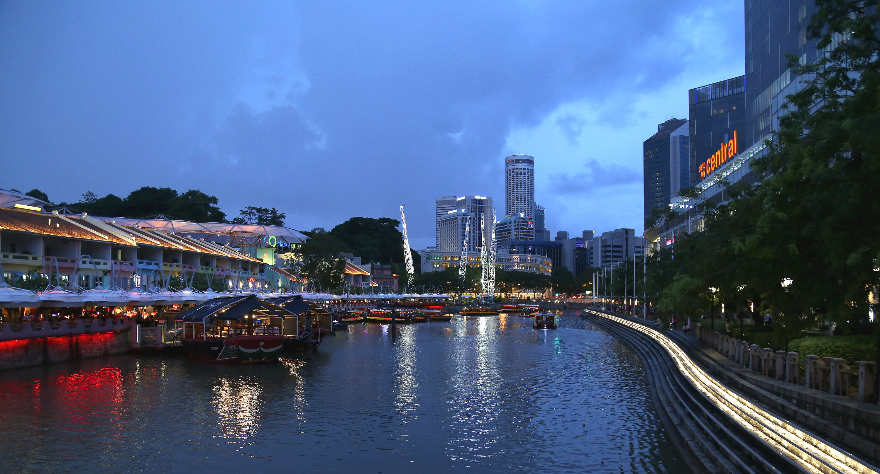 Singapore at night 1.jpg